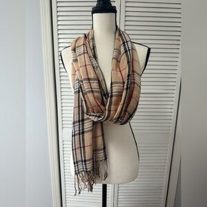 Like New Beautiful Plaid Scarf/Wrap